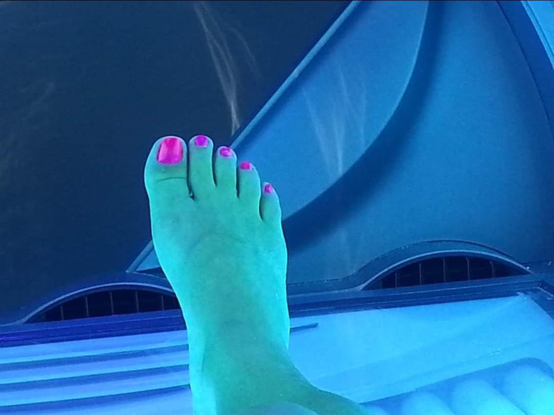 A Milfs Sexy Feet 😍 Scrolller