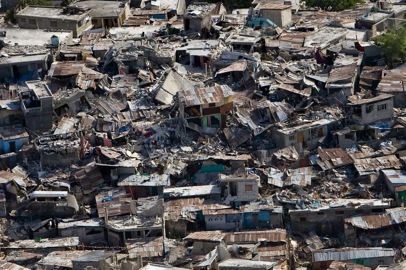 A slum in Haiti damaged by 2010 earthquake - photo by Logan Abassi [OS] [1024x683]