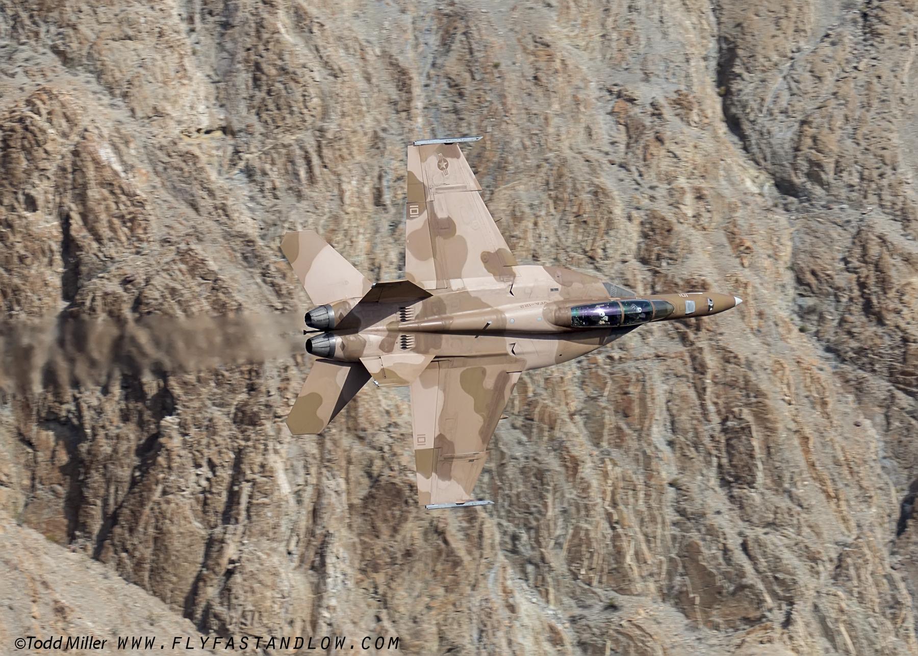 Миг-29 камуфляж. Самолёт су-37. Камуфляж самолетов. Маскировка самолета 5 букв. Миг-29 камуфляж.