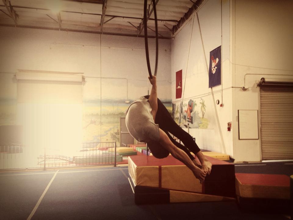 Acrobatics on the Lyra executing a meat hook. 09/02/13 [960x720] [OC