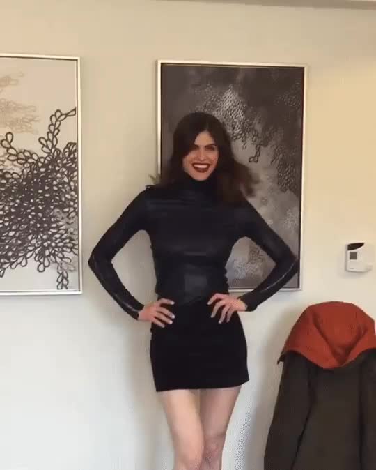 Alexandra Daddario Pantyhose