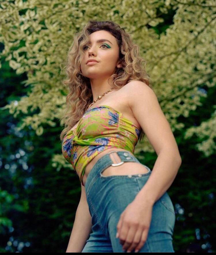 Anyone wanna jerk to Peyton list fakes? Scrolller