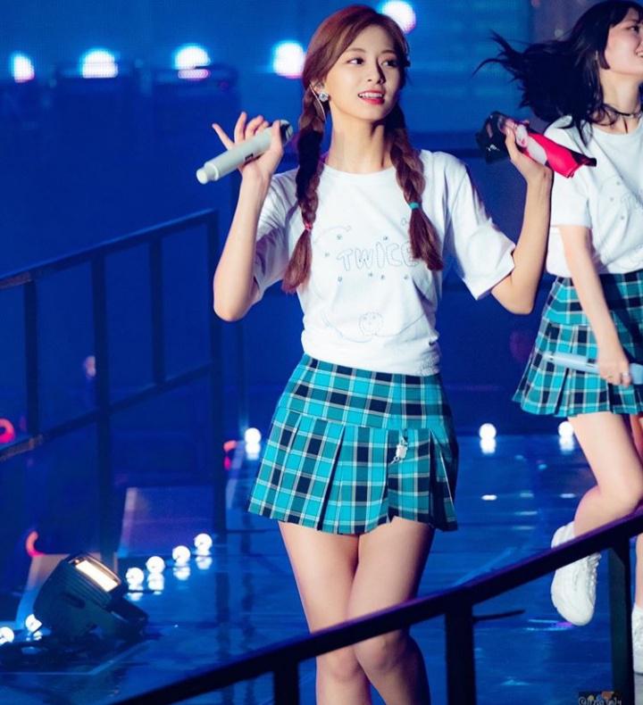 Asian Scrolller