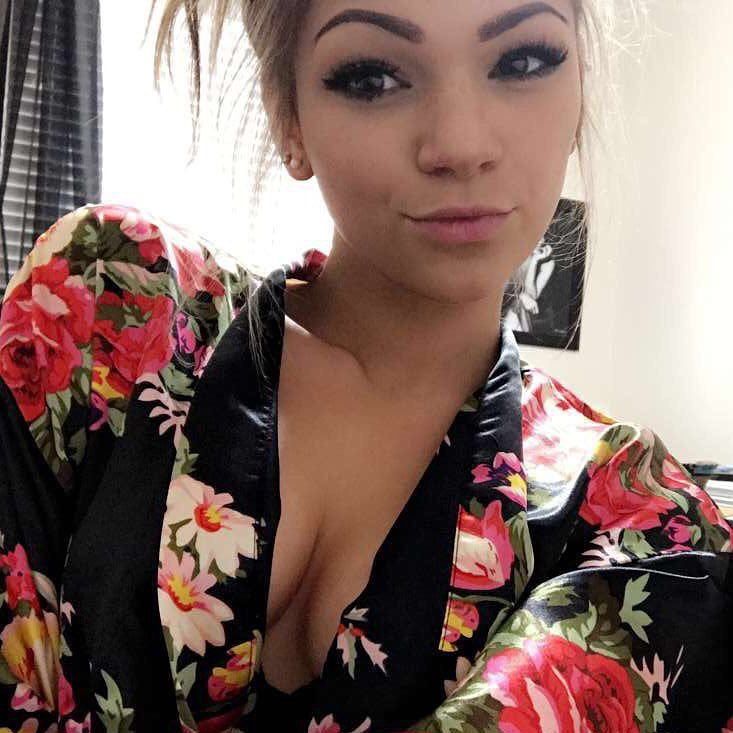 Athena Faris Scrolller