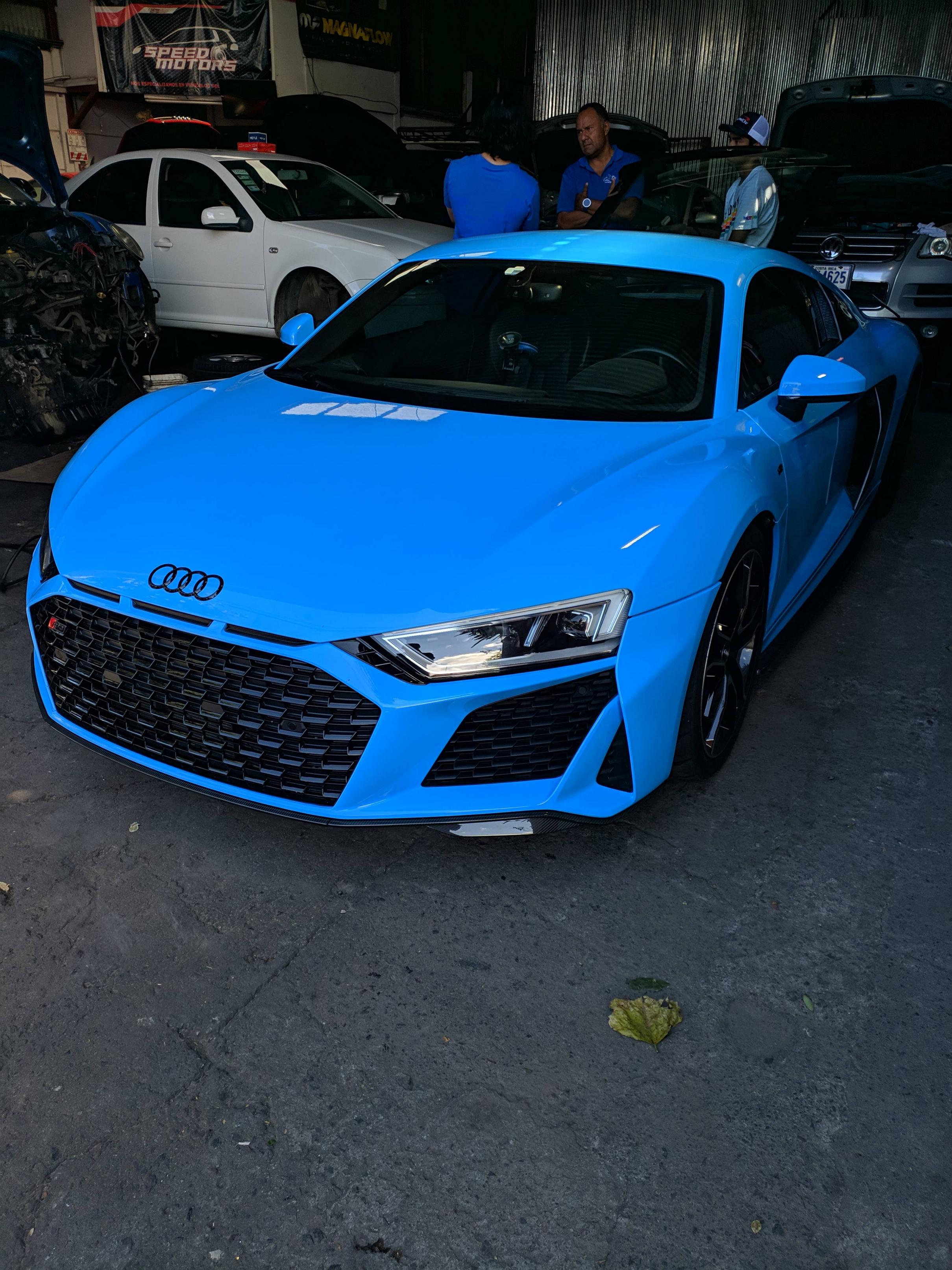 [Audi R8 V10] Spotted in Costa Rica | Scrolller
