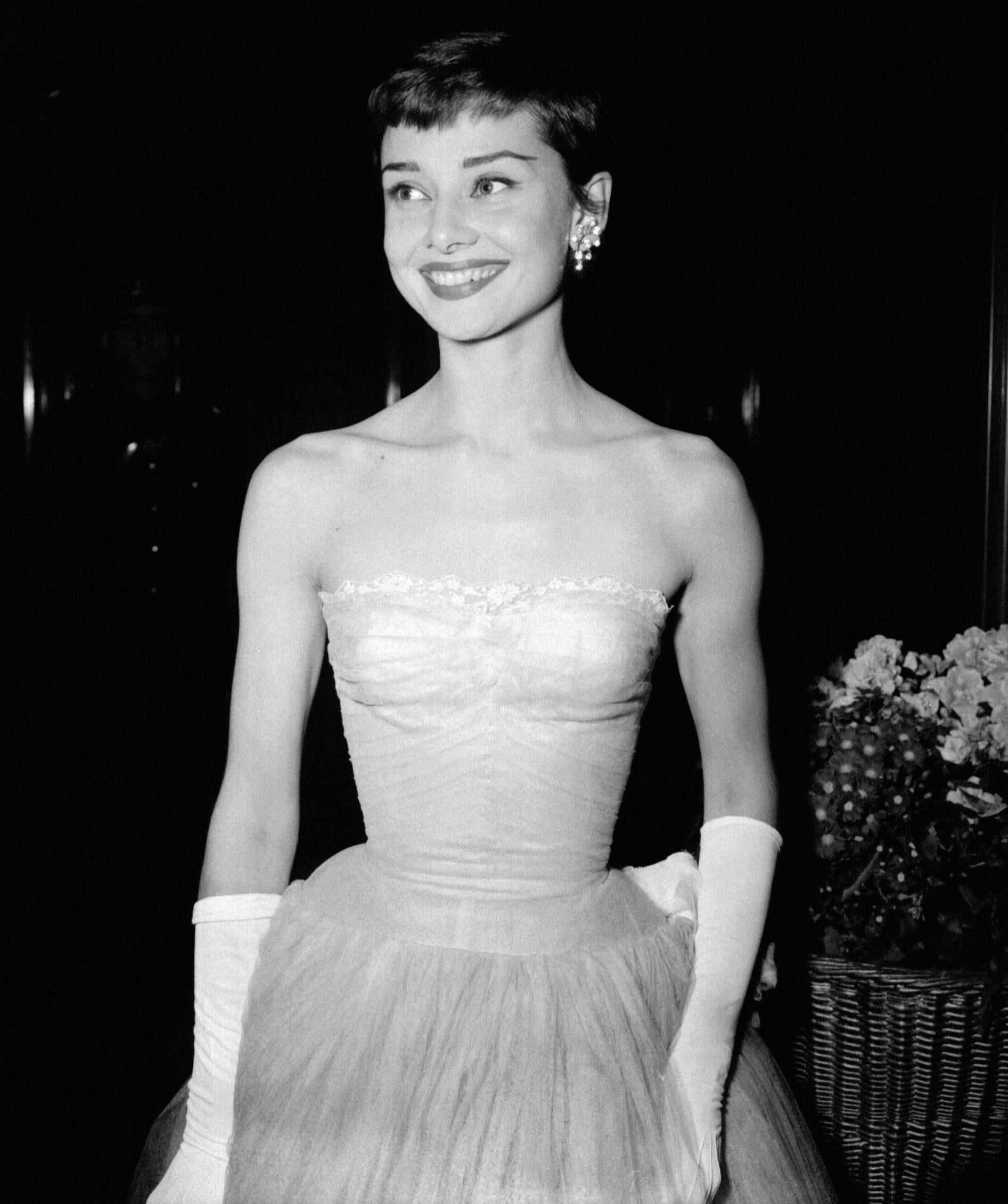 Audrey Hepburn | Scrolller