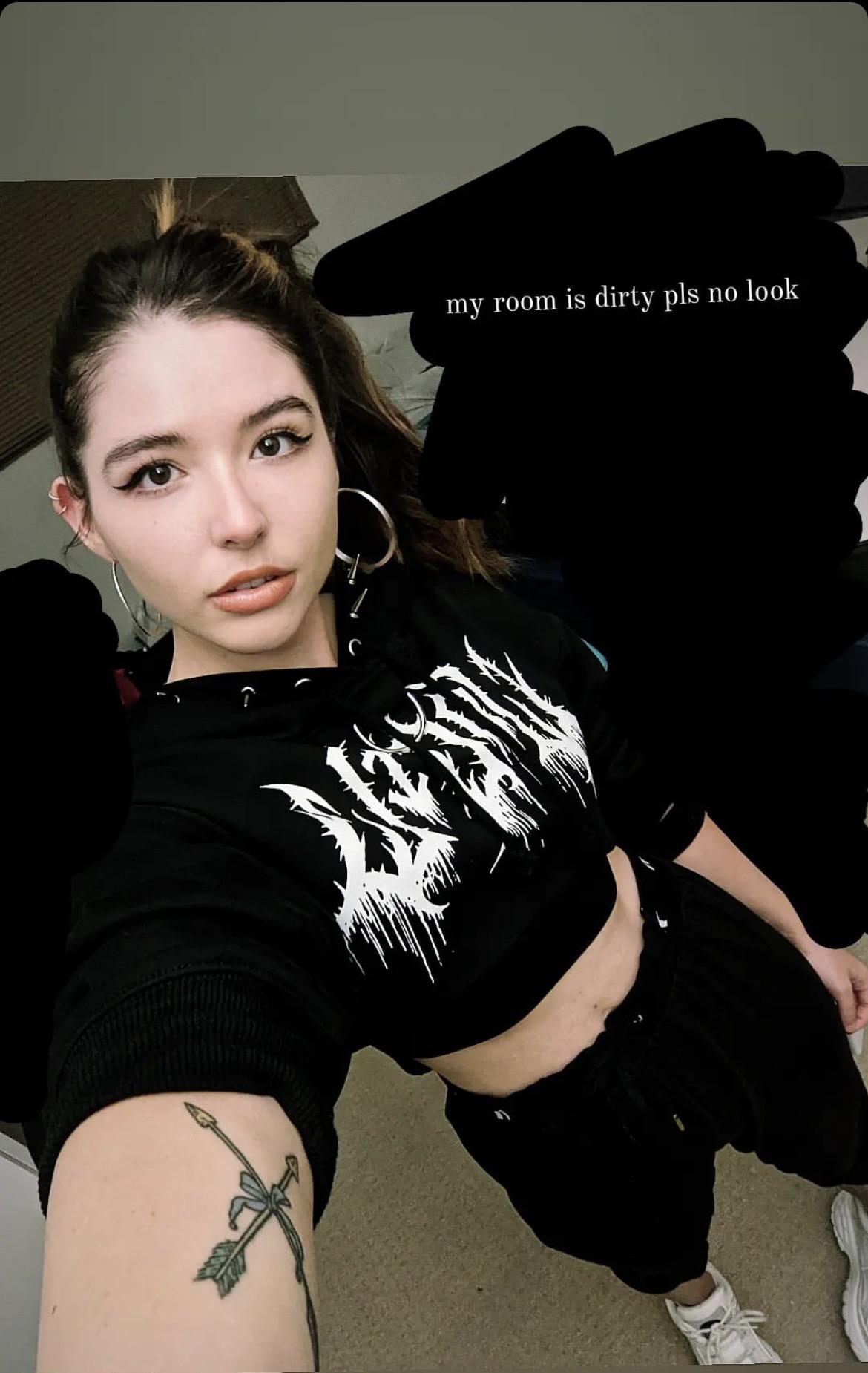  Autumn Farrell- messy room | Scrolller