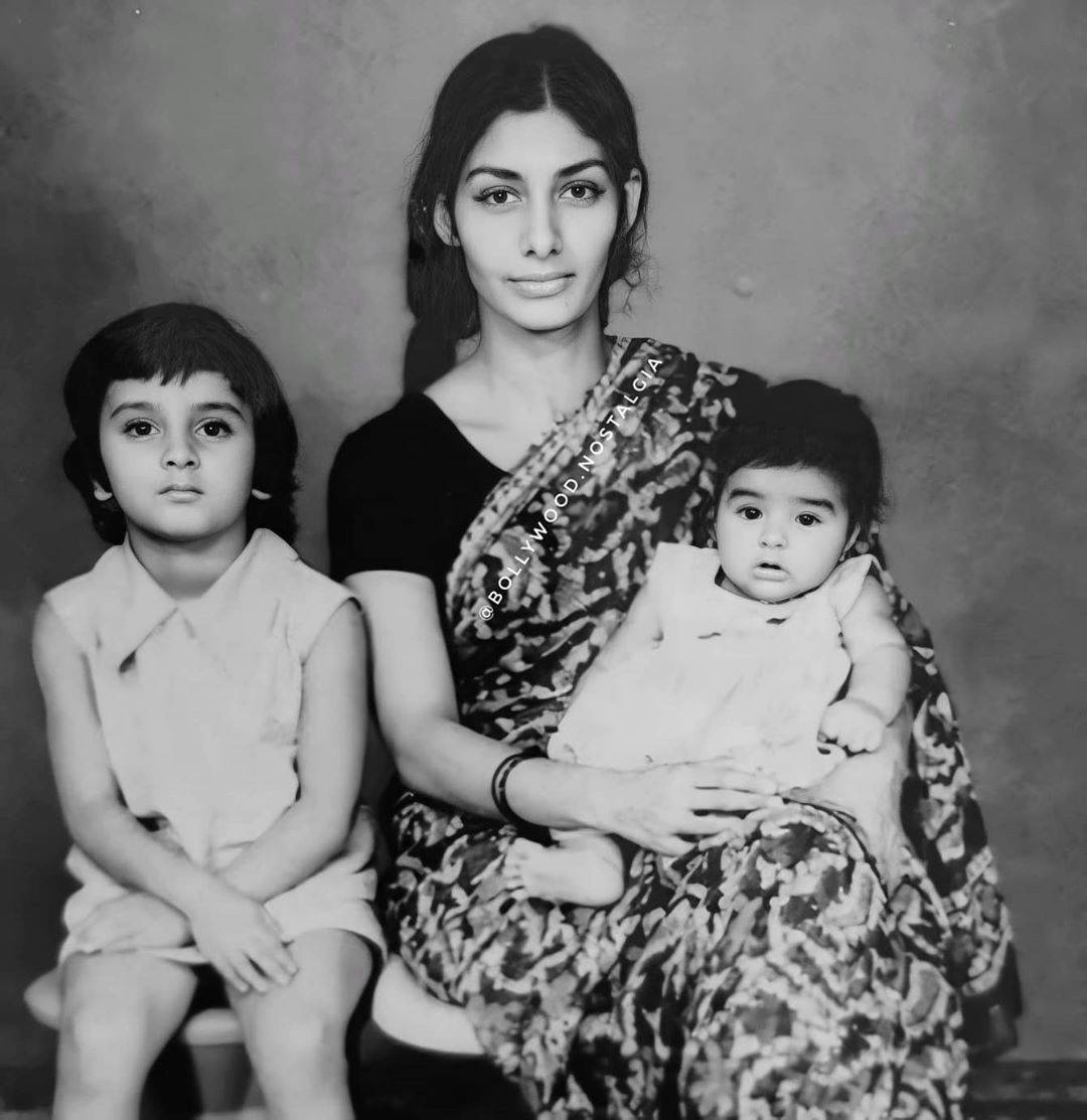 Baby Tabu with elder sister Farah Naaz and mother Rizwana Hashmi ...