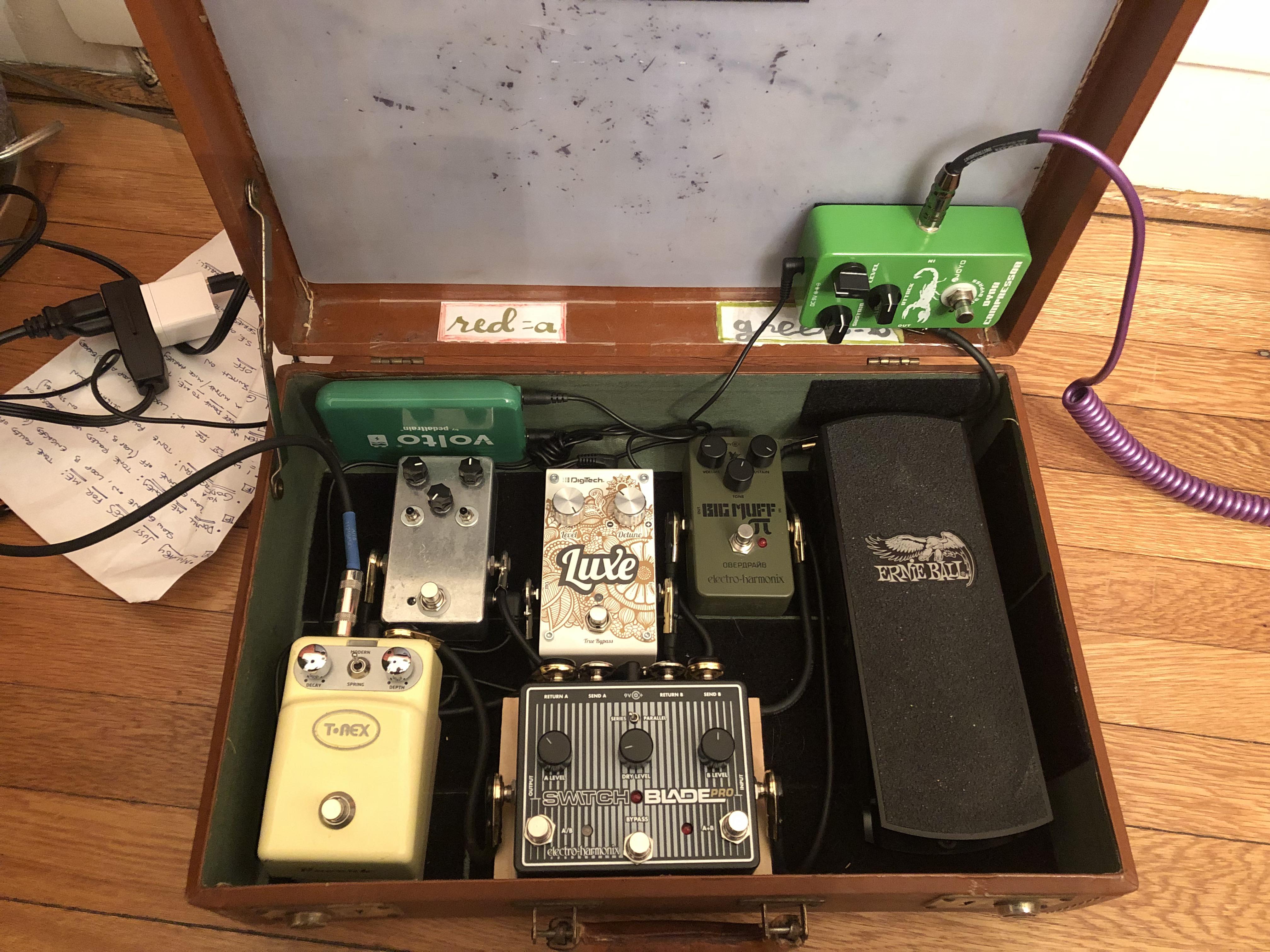 Bass briefcase pedalboard Scrolller