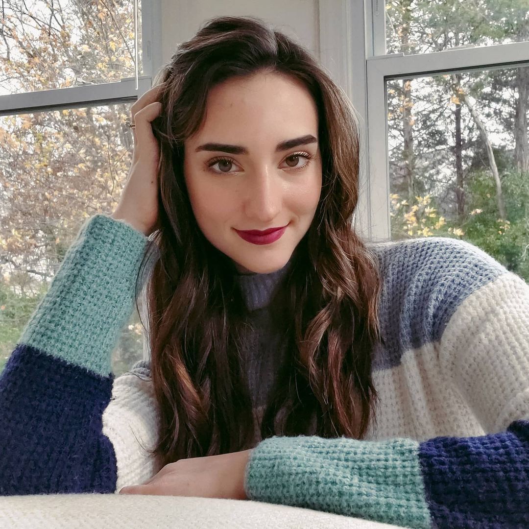 Beautiful Abigail Shapiro Scrolller