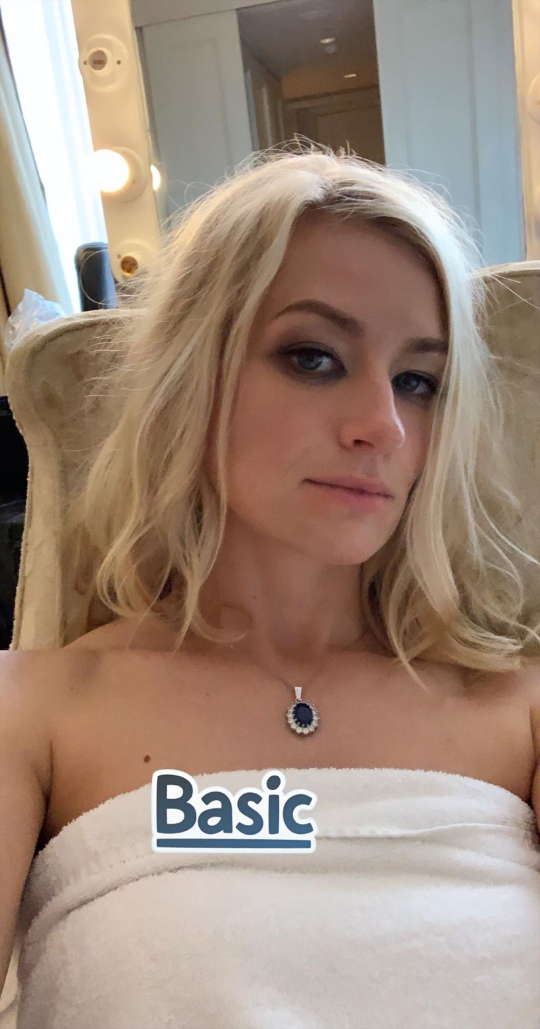 Beth Behrs Scrolller