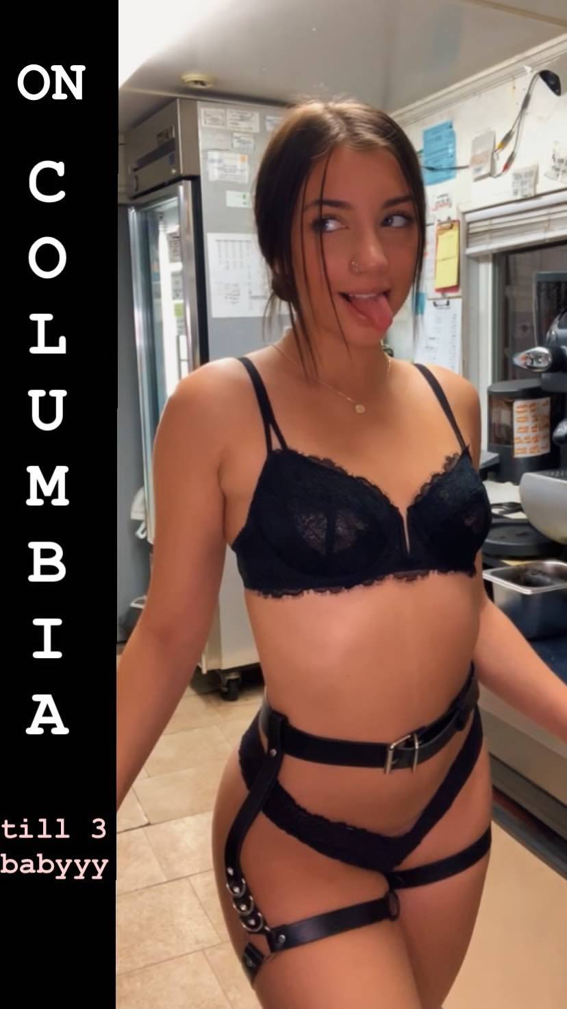 Bikini Barista Alix Scrolller