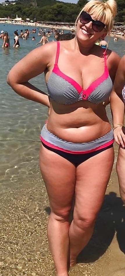 bikini-blonde-with-a-soft-belly-scrolller