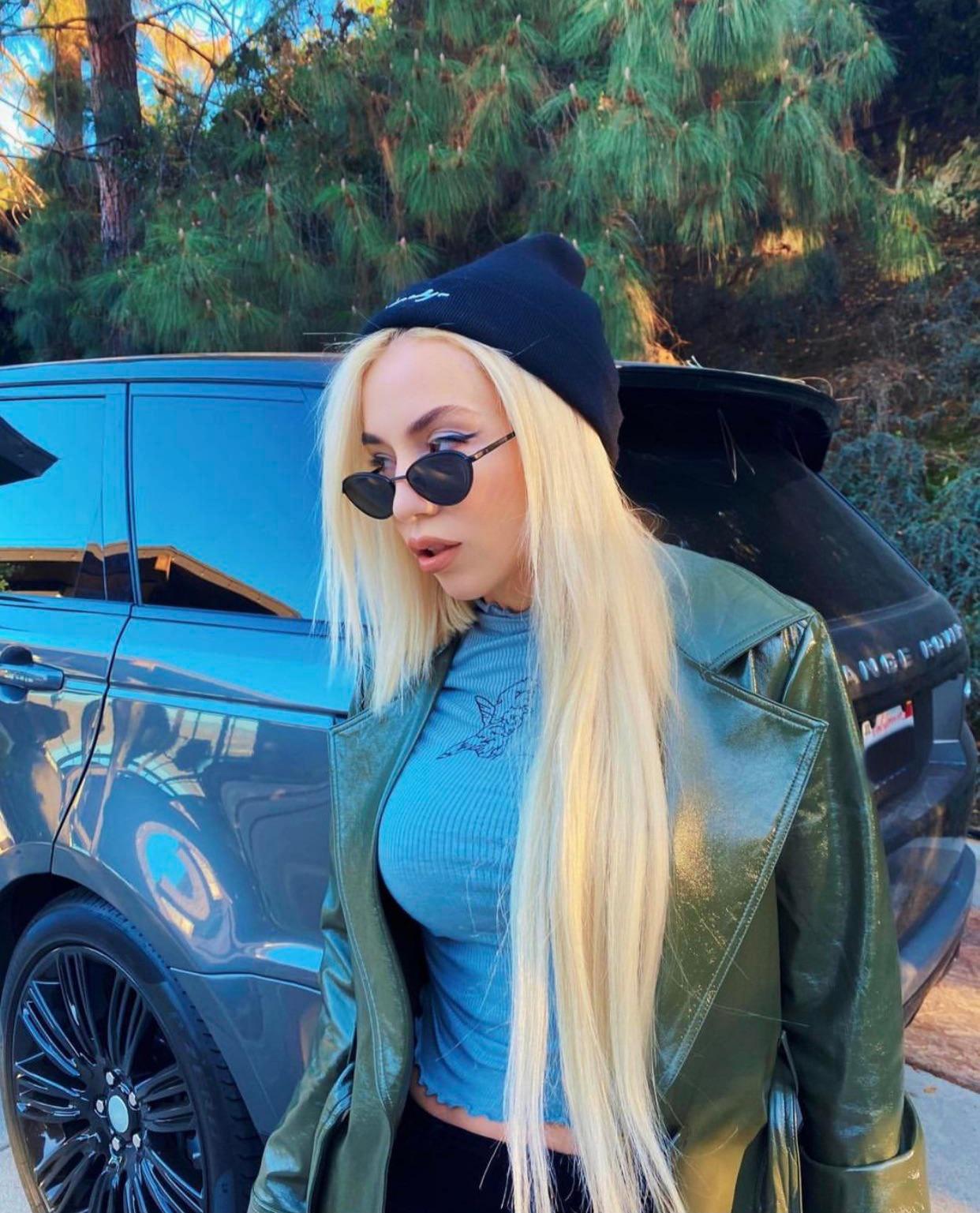 Blowing To Ava Max S Big Tits Scrolller