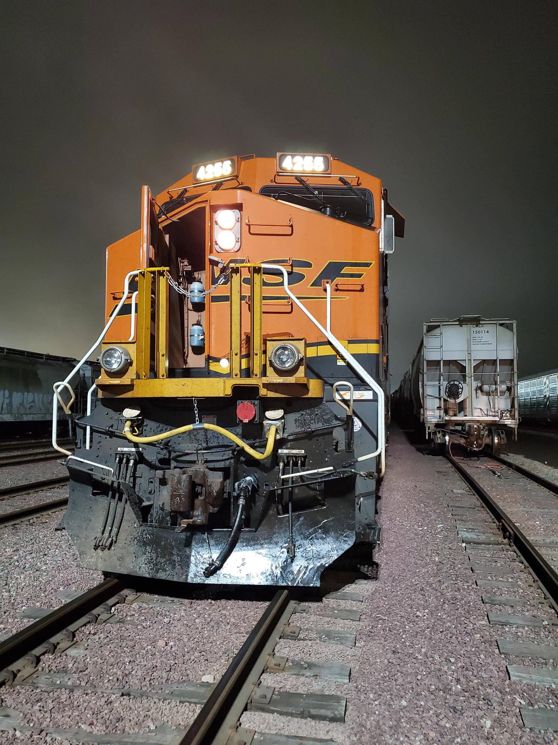 BNSF train landing in the yard | Scrolller