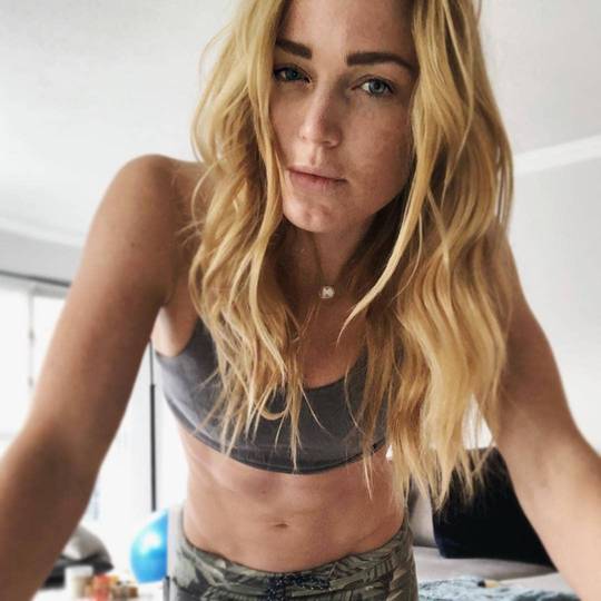 caity-lotz-scrolller