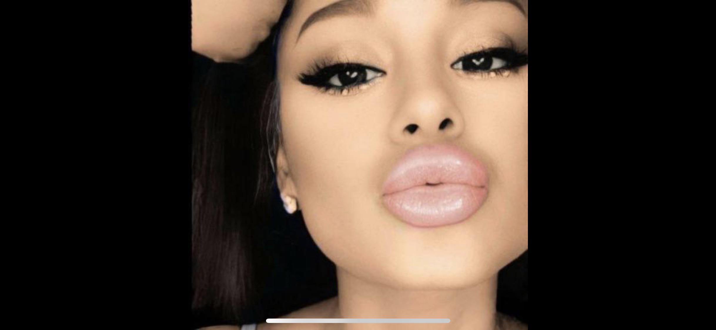 Ariana Grandes Bimbo Lips Scrolller 