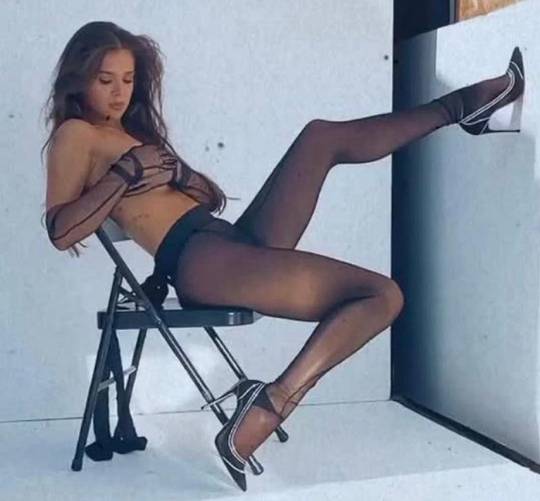 Can’t get stop throbbing for Hailee Steinfeld.