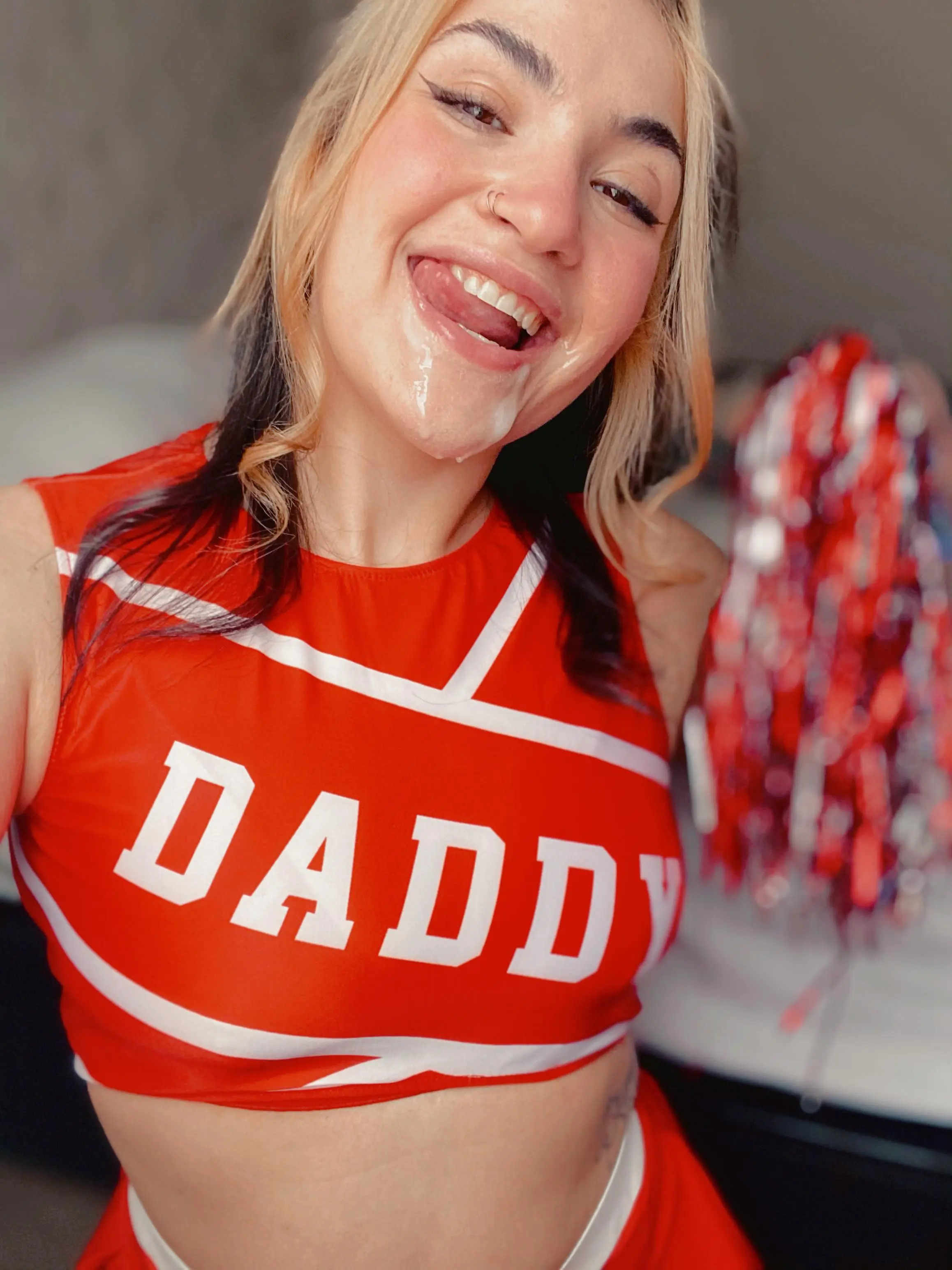 This cheerleader is ready to take the whole teams load | Scrolller