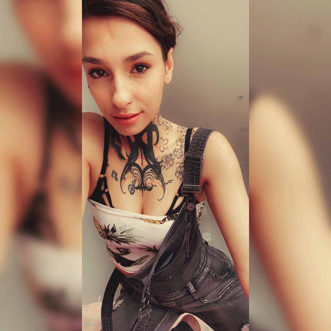 Chloe Sunderland | Scrolller