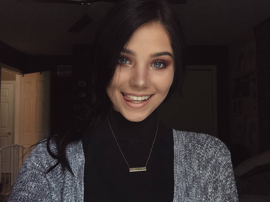 claire estabrook. be still my heart. | Scrolller