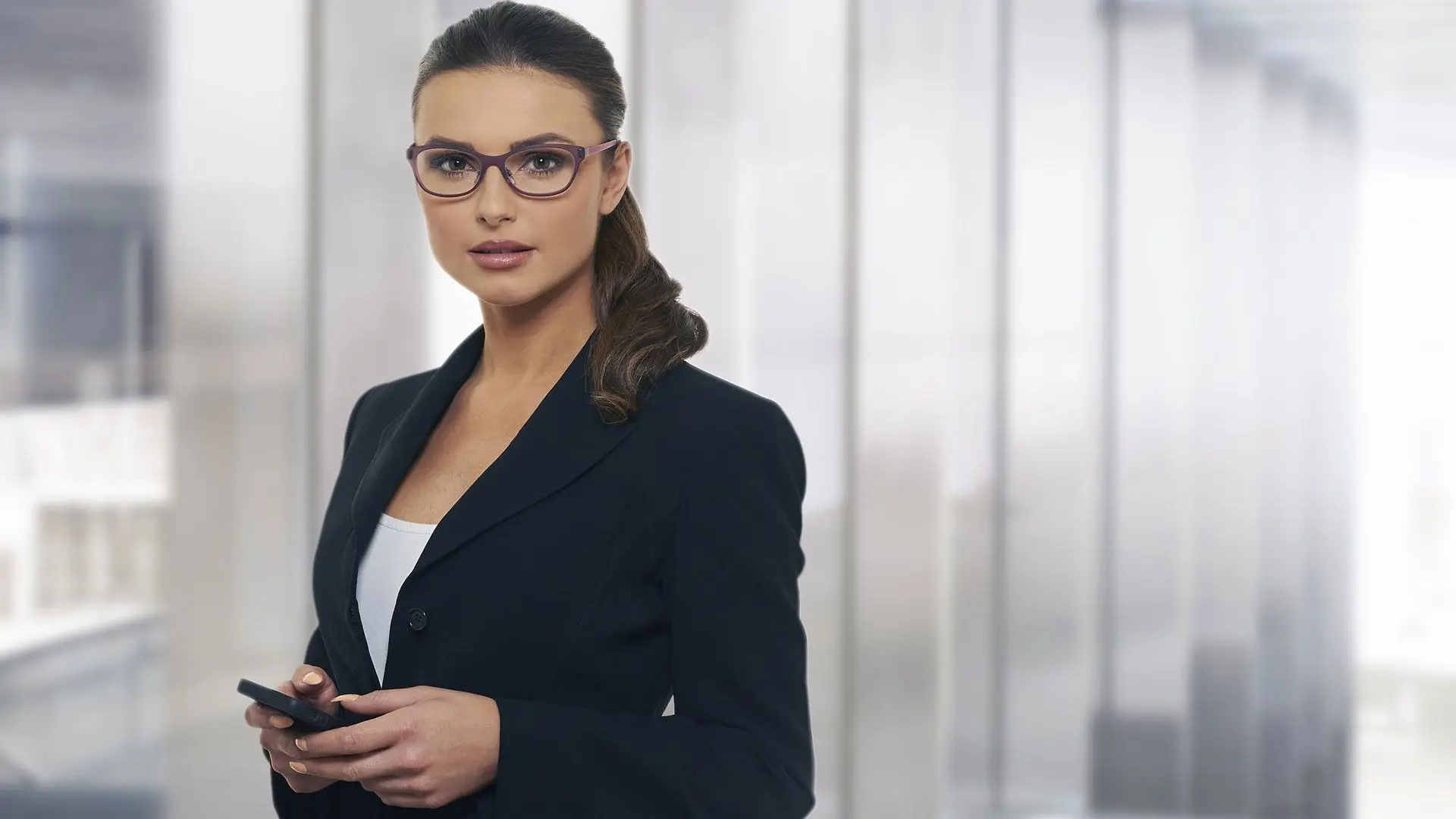 Scroller Executive Corporate babe | Scrolller