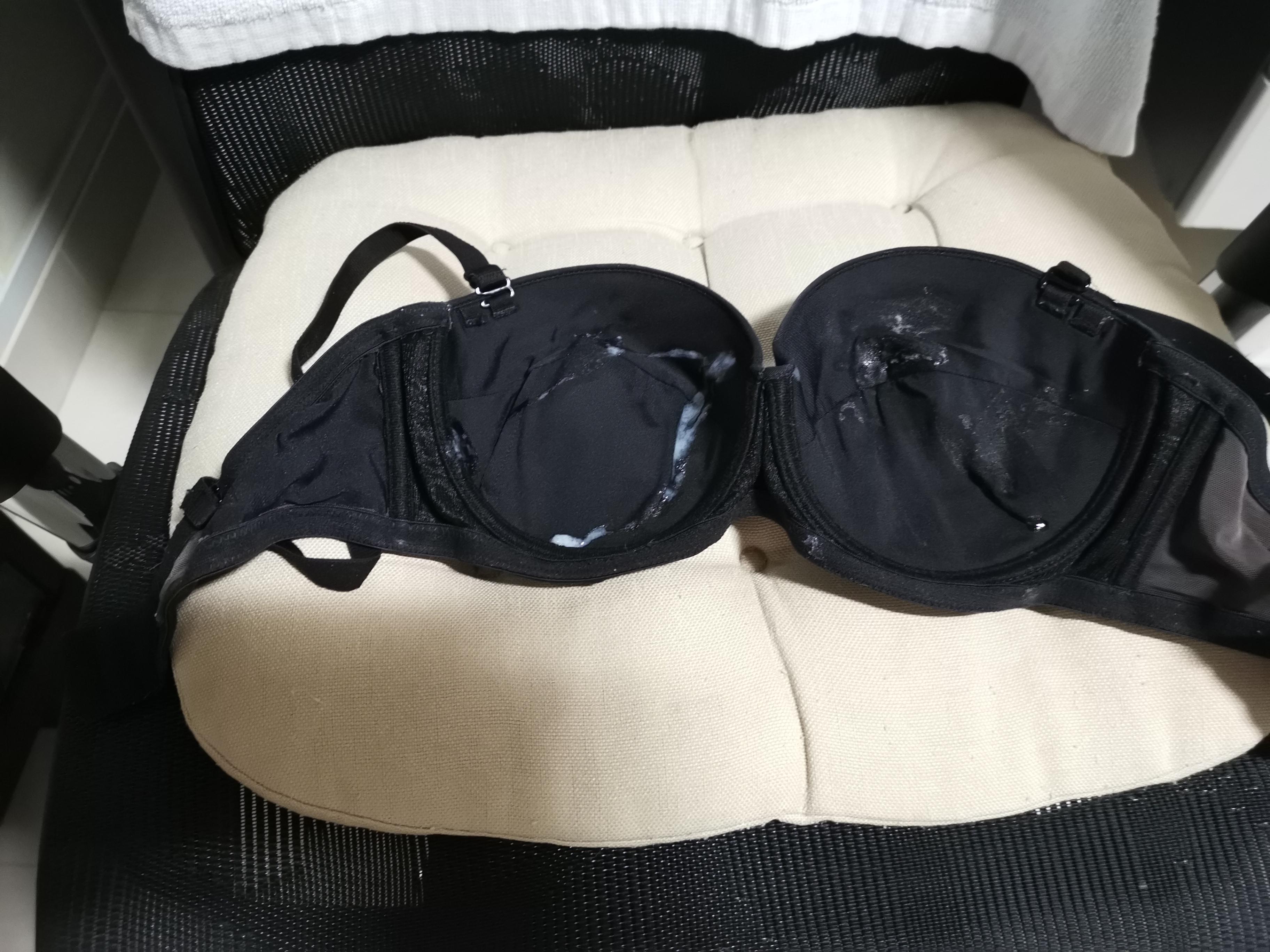 cum-on-my-mom-s-black-bra-scrolller