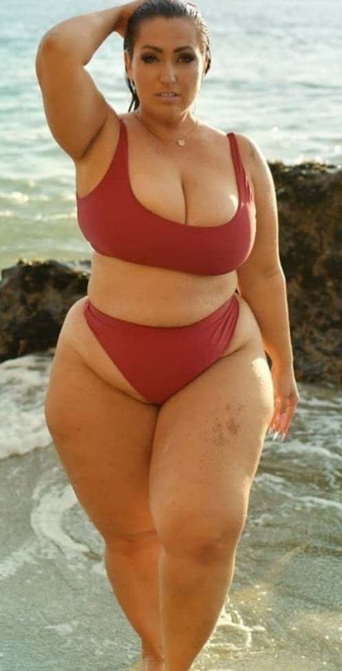 Curvy Bbw In Bikini Scrolller