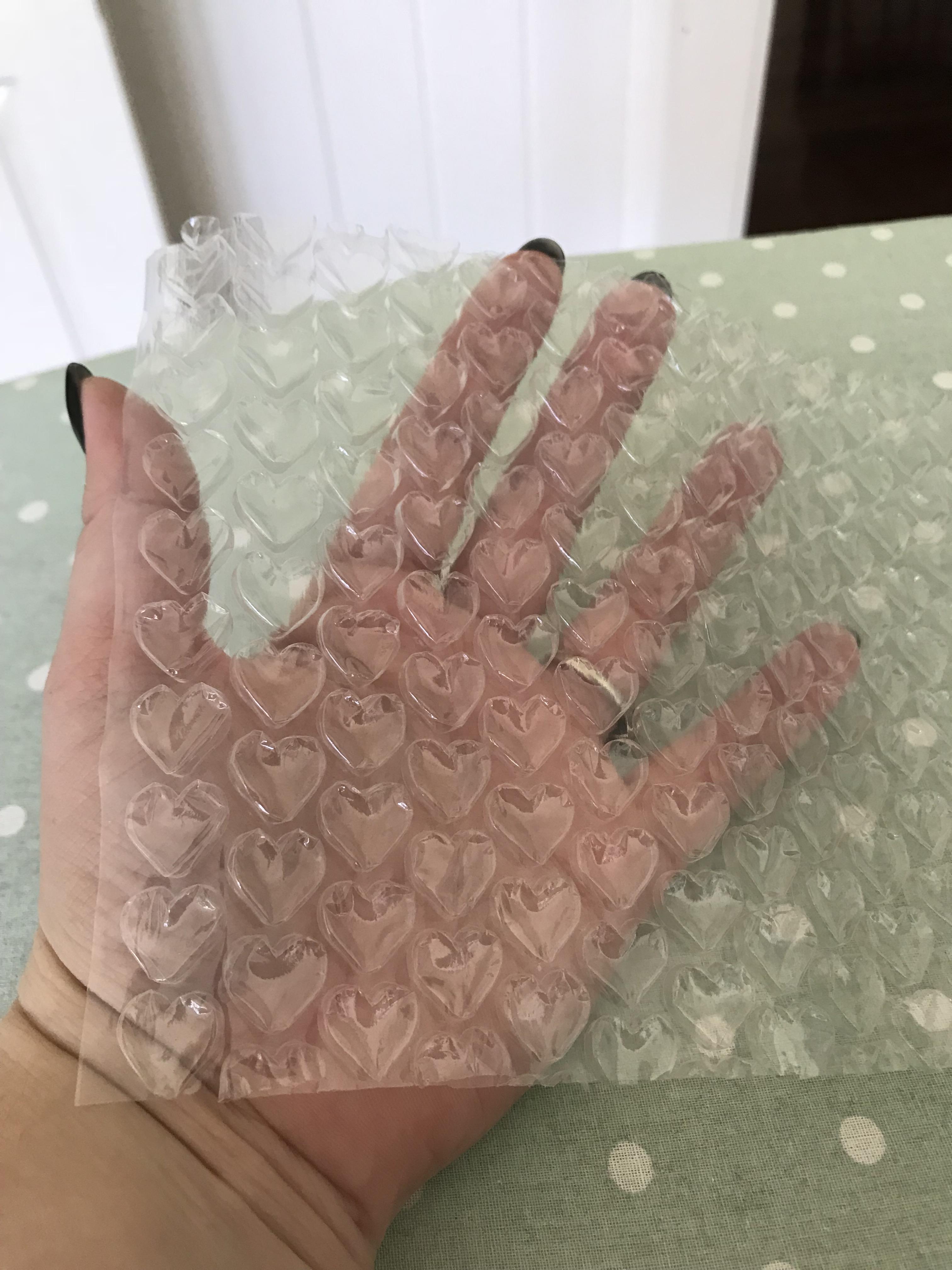 Daddy brought me heartshaped bubble wrap from work! 💕 Scrolller