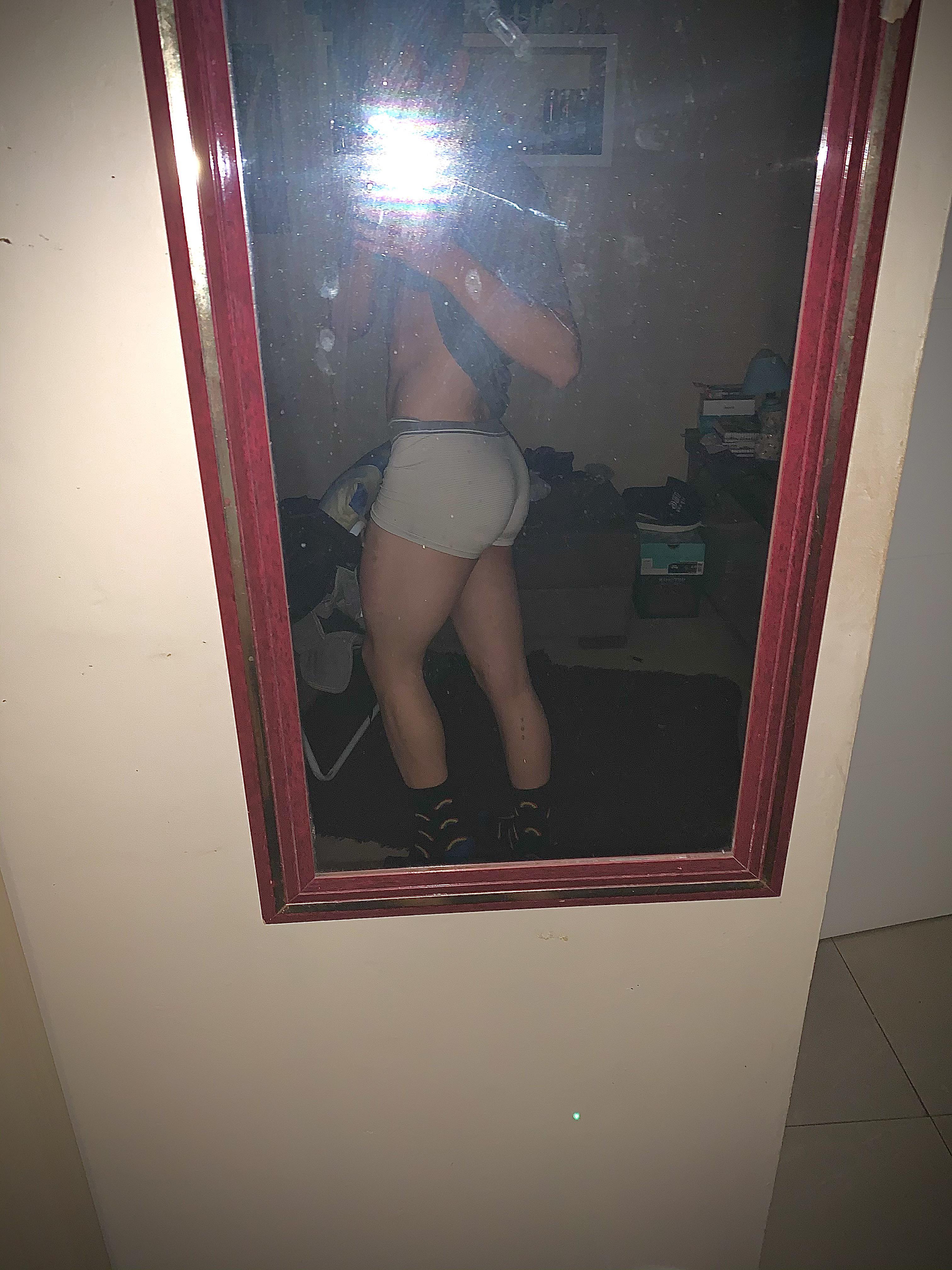 Do girls like man’s legs? Scrolller