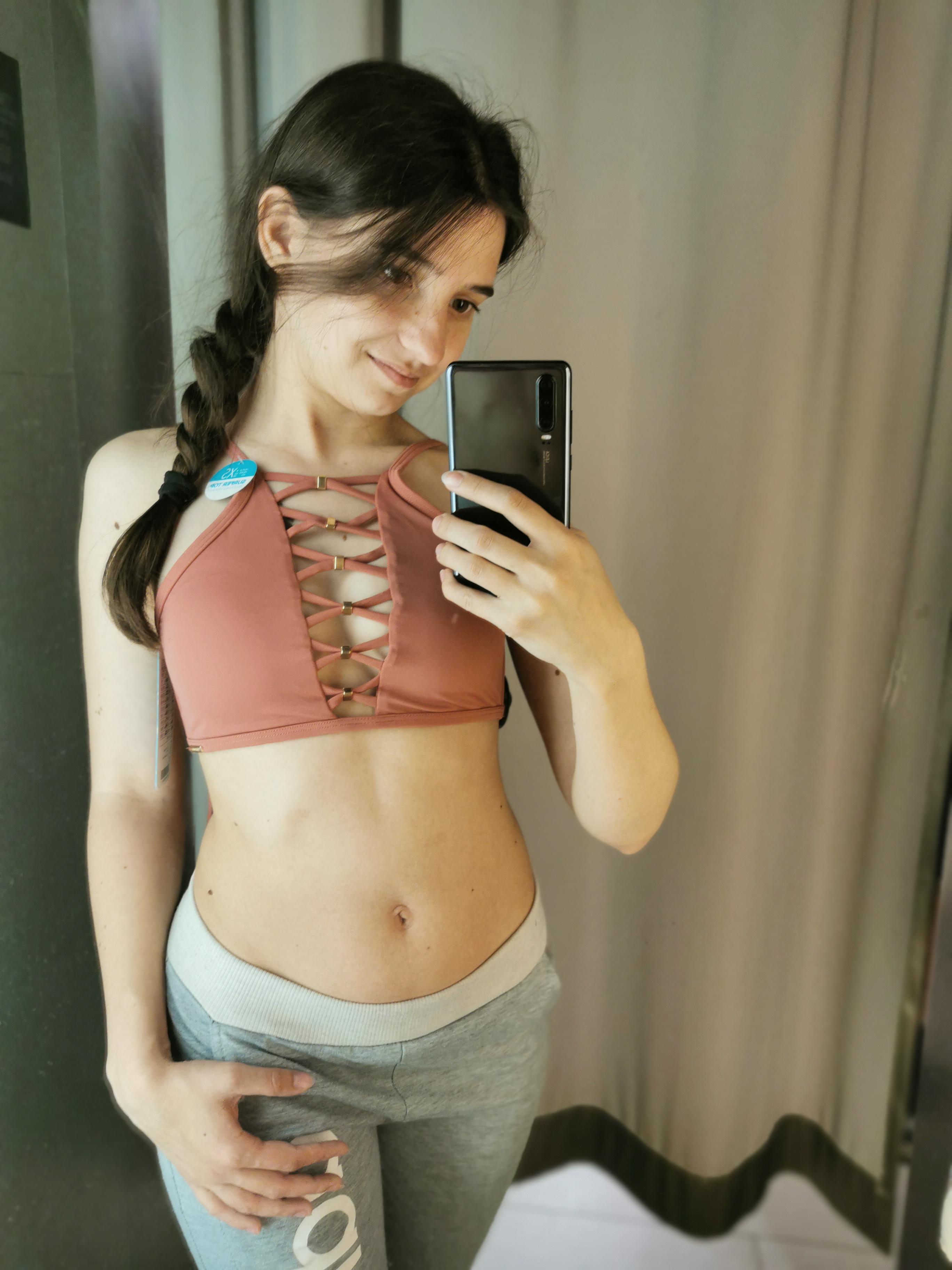 Do you like changing room selfies? 👍😍 Scrolller