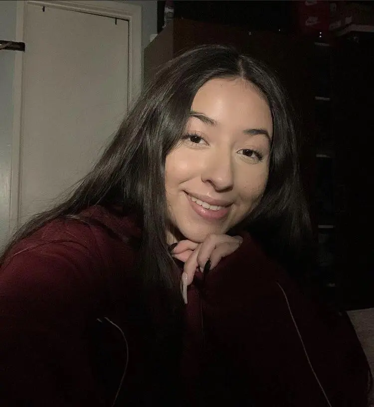 does anyone wanna cum tribute my step daughter I made a family cloud and she put her nudes on there by accident and who ever gives her the best cum tribute I’ll send her nudes