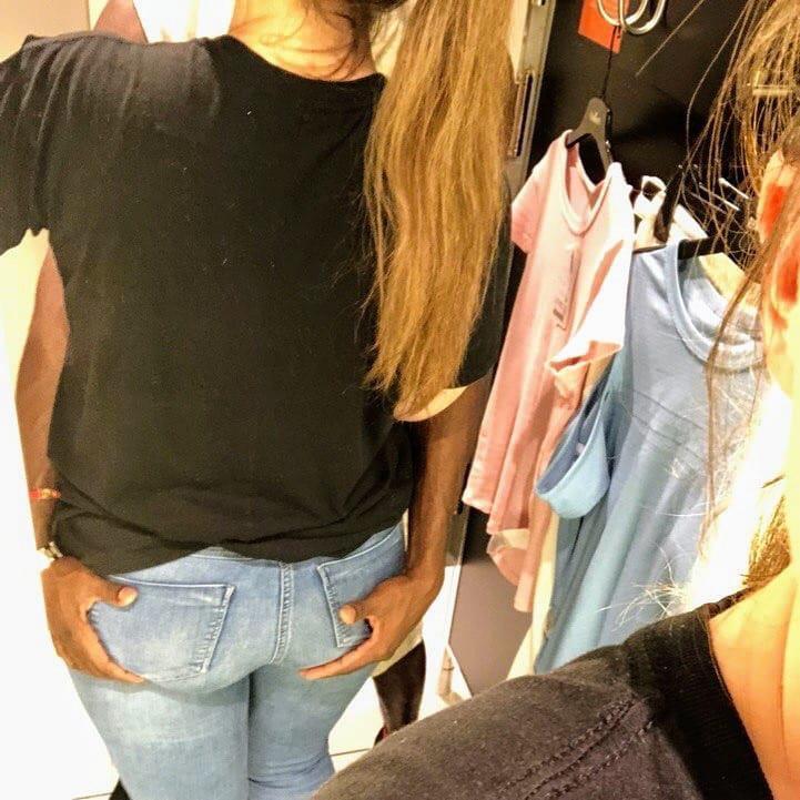 Dressing room selfies Scrolller