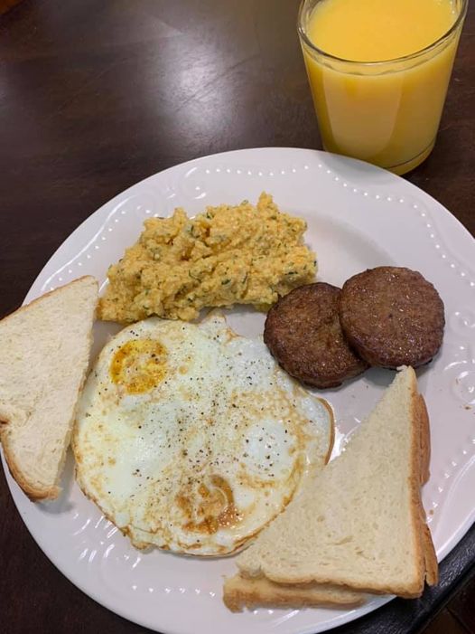 Eggs Sausage Toast And Jalape O Cheddar Grits Scrolller