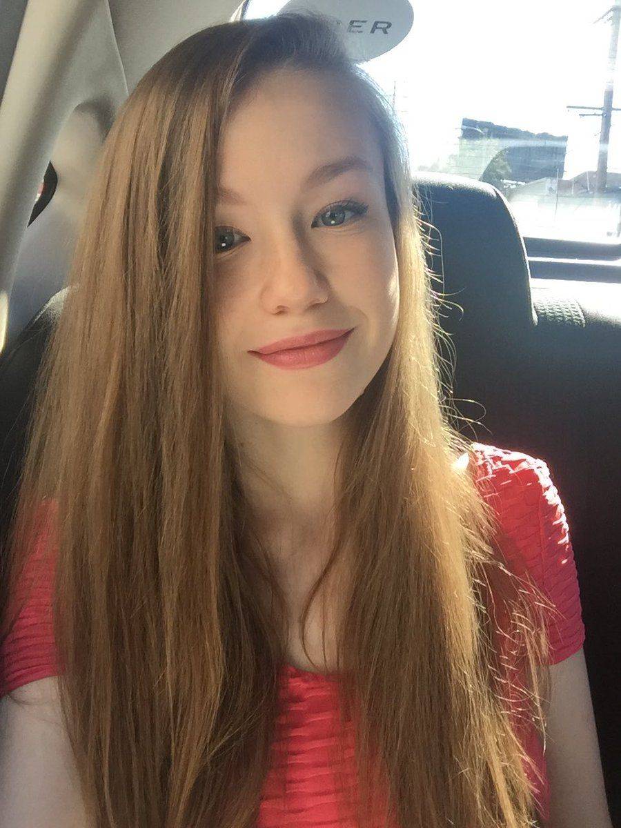 Emily Bloom Scrolller