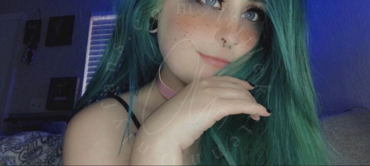 🧸🖤 emo brat with free onlyfans - link in comments 🖤🧸 | Scrolller