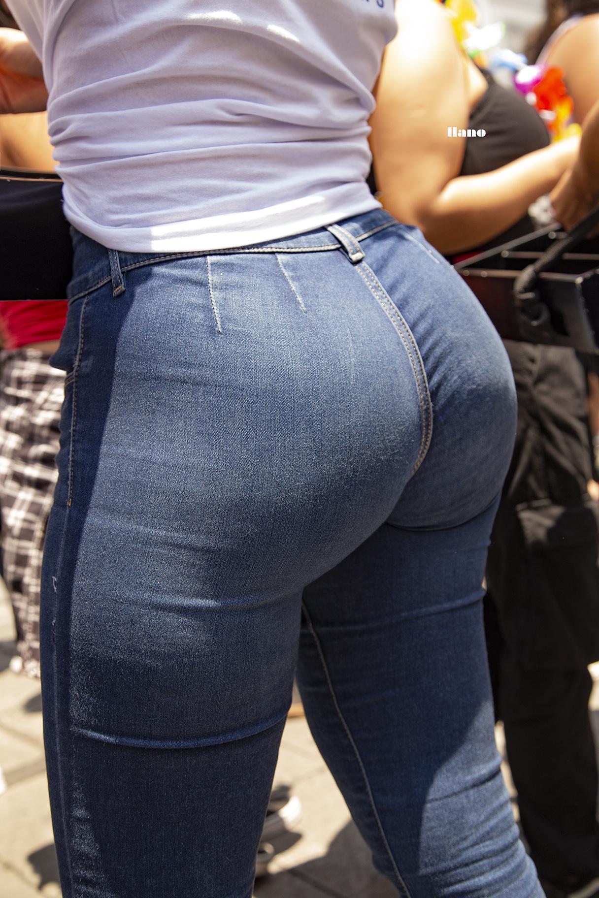 Fat Ass In Jeans Scrolller