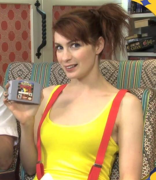 Felicia Day! Felicia Day! Felicia Day! Scrolller