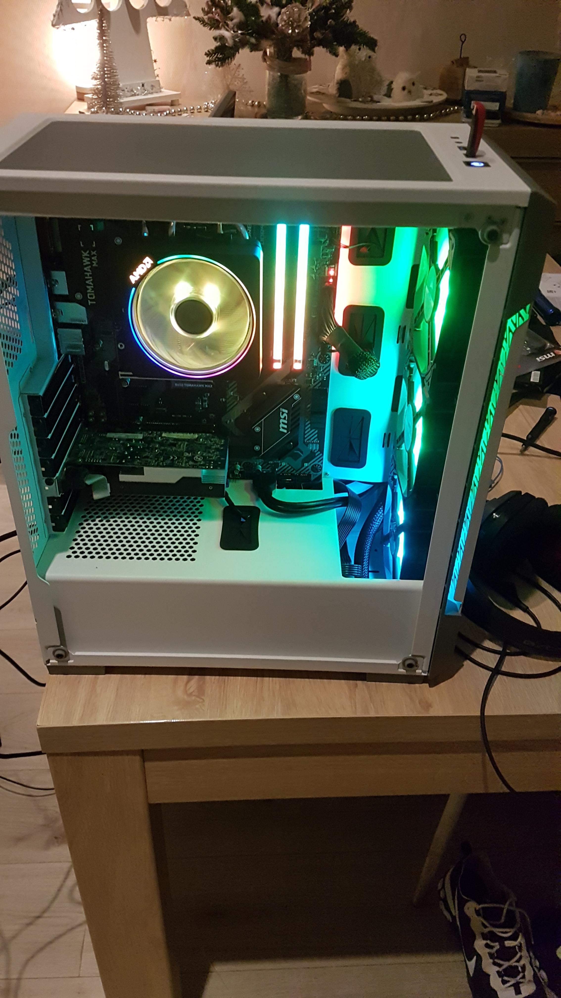 First selfbuild. Using my old graphics card. Getting a white 2060