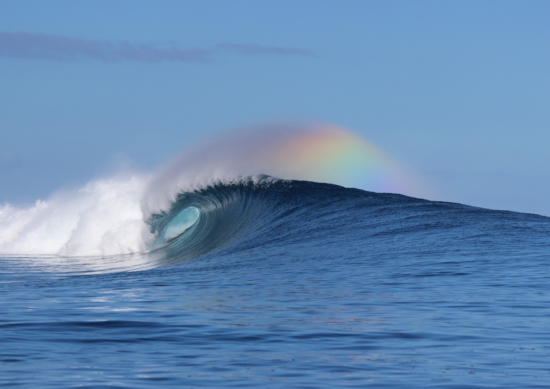 Fresh waves at Cloud Break in Fiji. Tavura Island, Fiji [1891 x 1339 ...