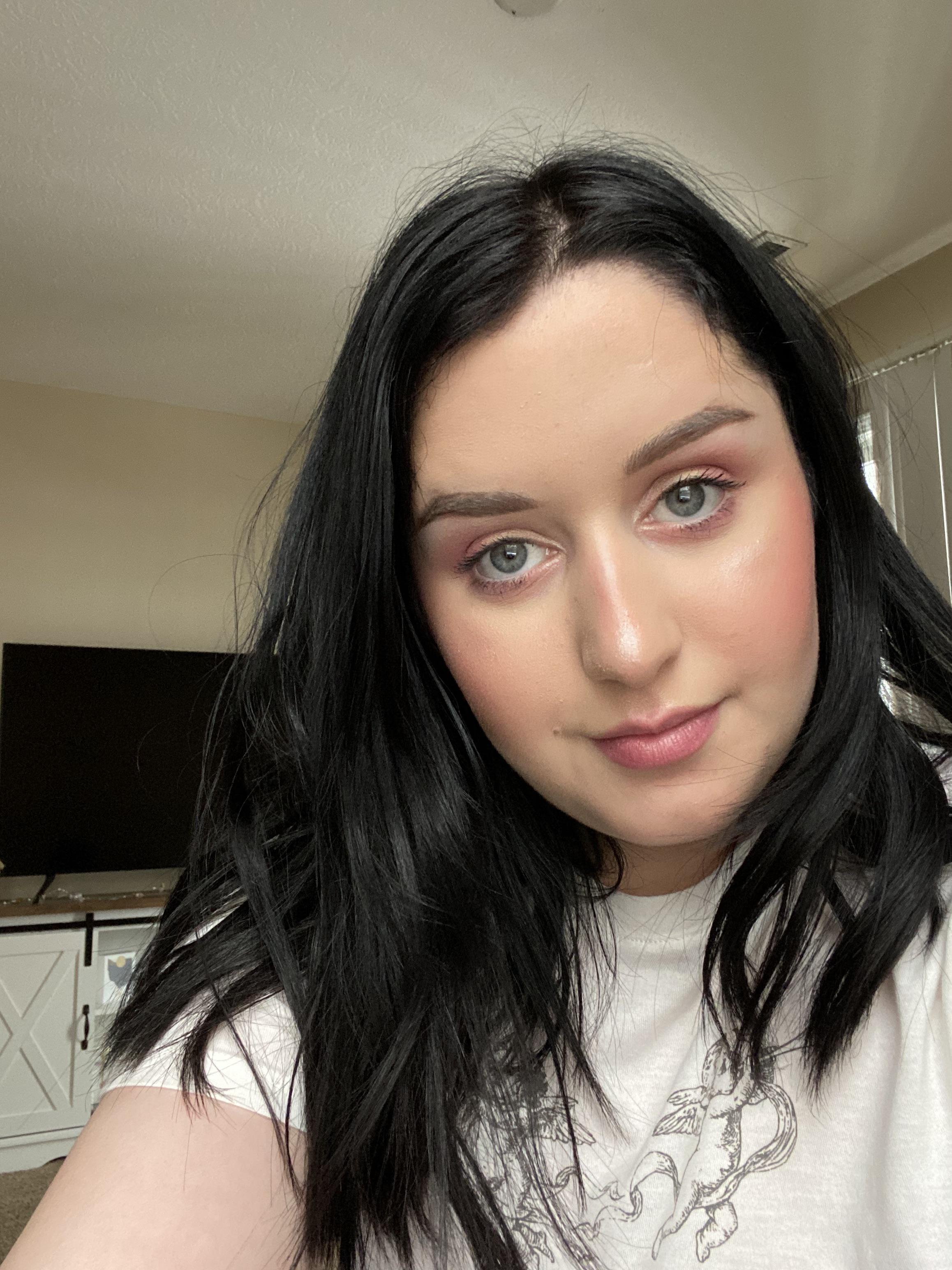Fresh Waxed Eyebrows Fresh Dyed Hair And My Favorite Makeup Looks 😇 Feelin Good 21 Scrolller