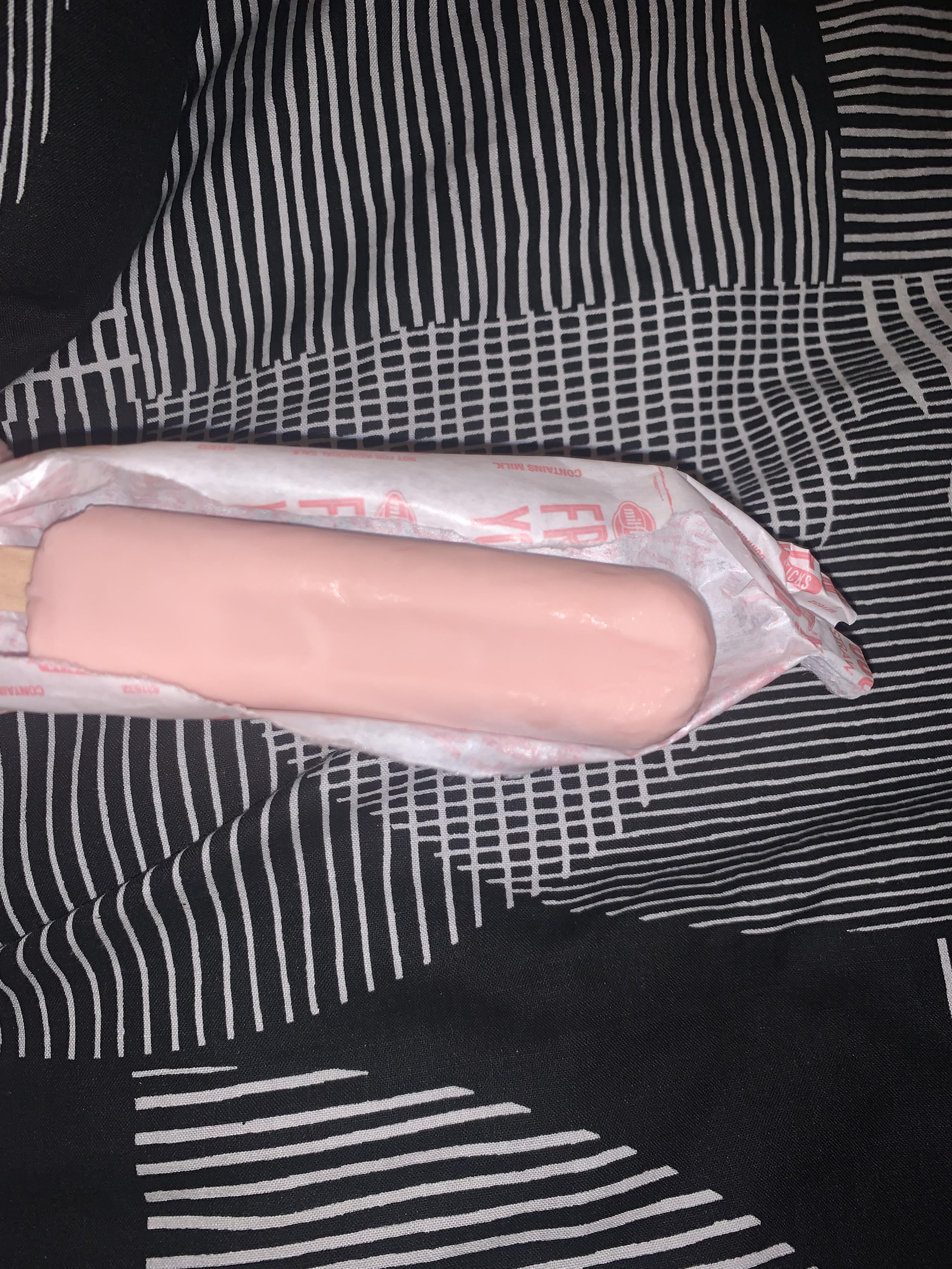 Frozen yogurt popsicles from Aldi 🥺 they’re only 44 cals for one