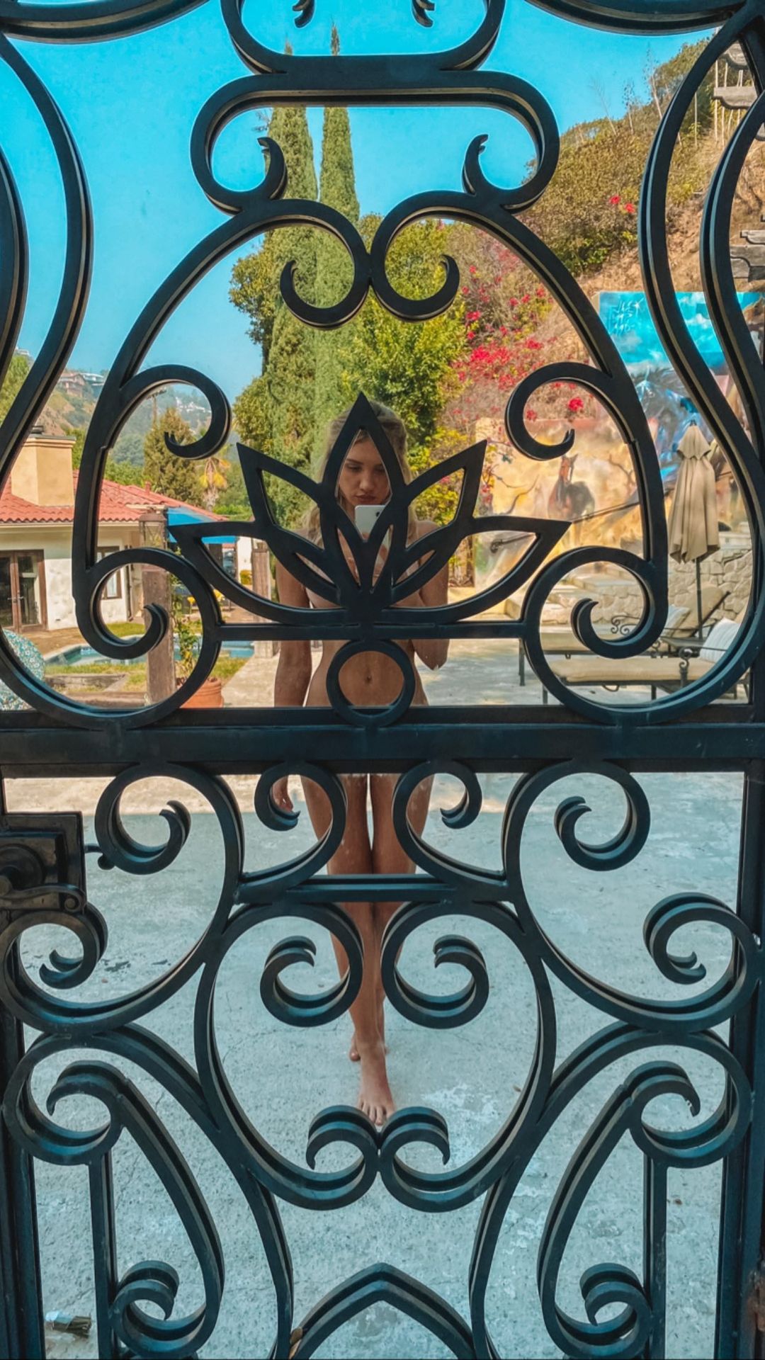 Gabby Epstein Scrolller