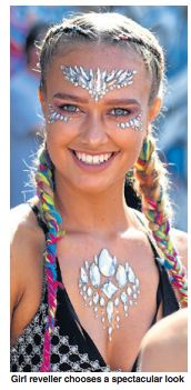 glitter bitch notting hill carnival Scrolller