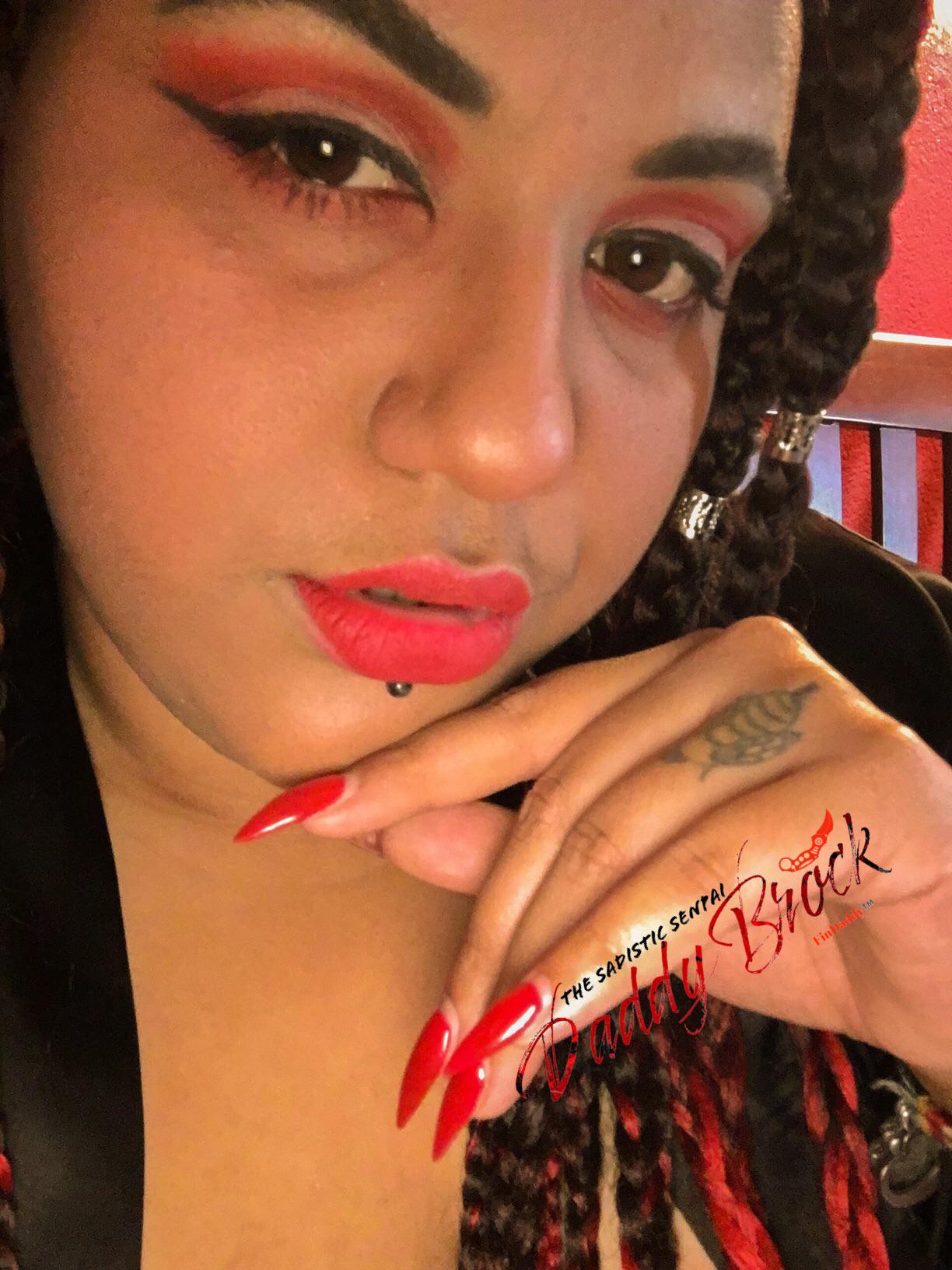 Golden Goddess 👸🏽 | Scrolller