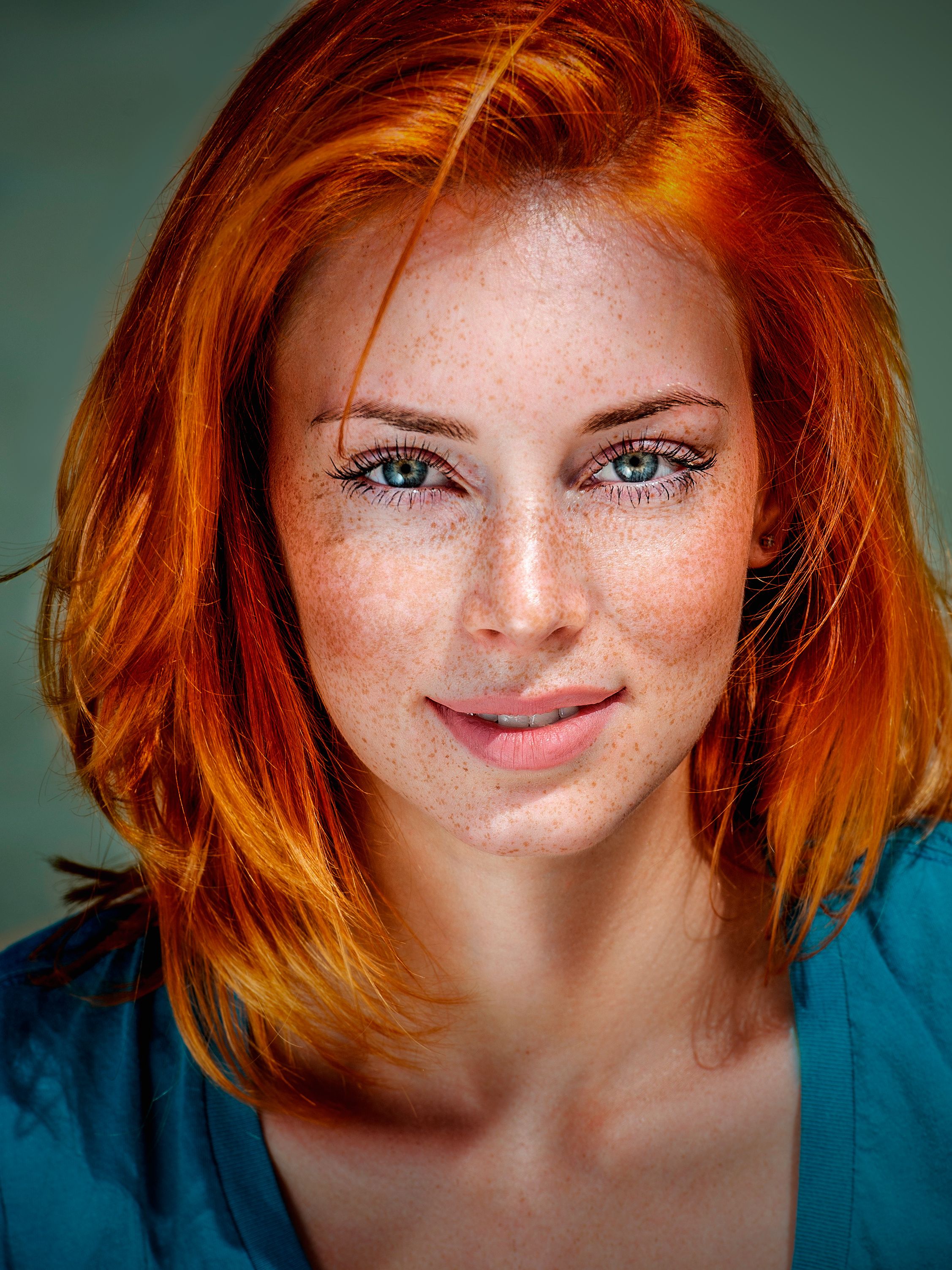 Gorgeous Redhead Scrolller
