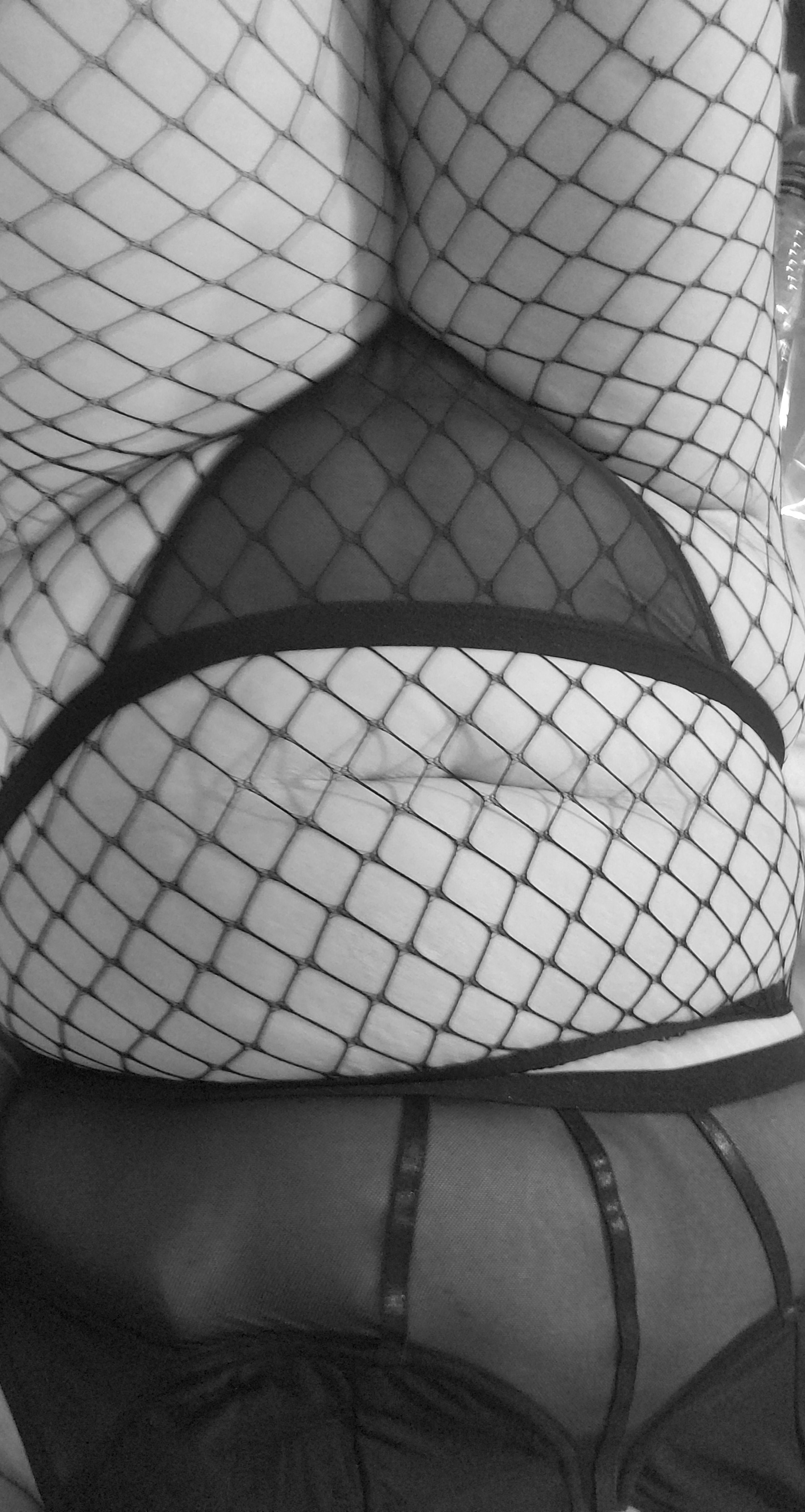 Gotta make me spread em 🤤 Scrolller