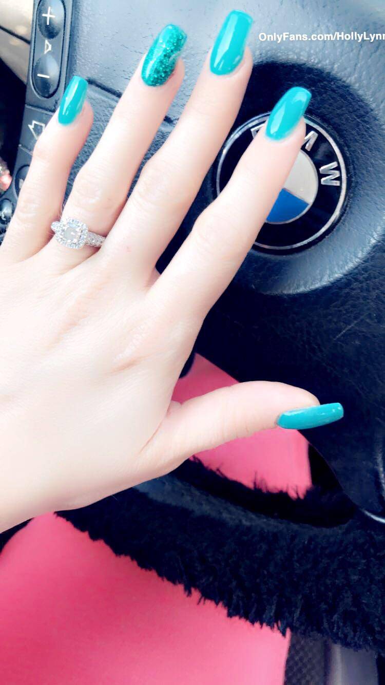 Green looks good on me. Scrolller