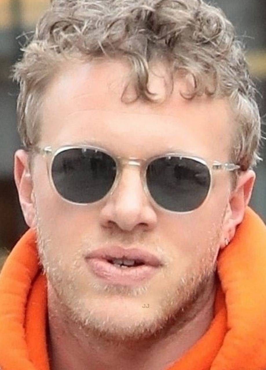 Guys Can You Help Me Identify These Sunglasses Scrolller 