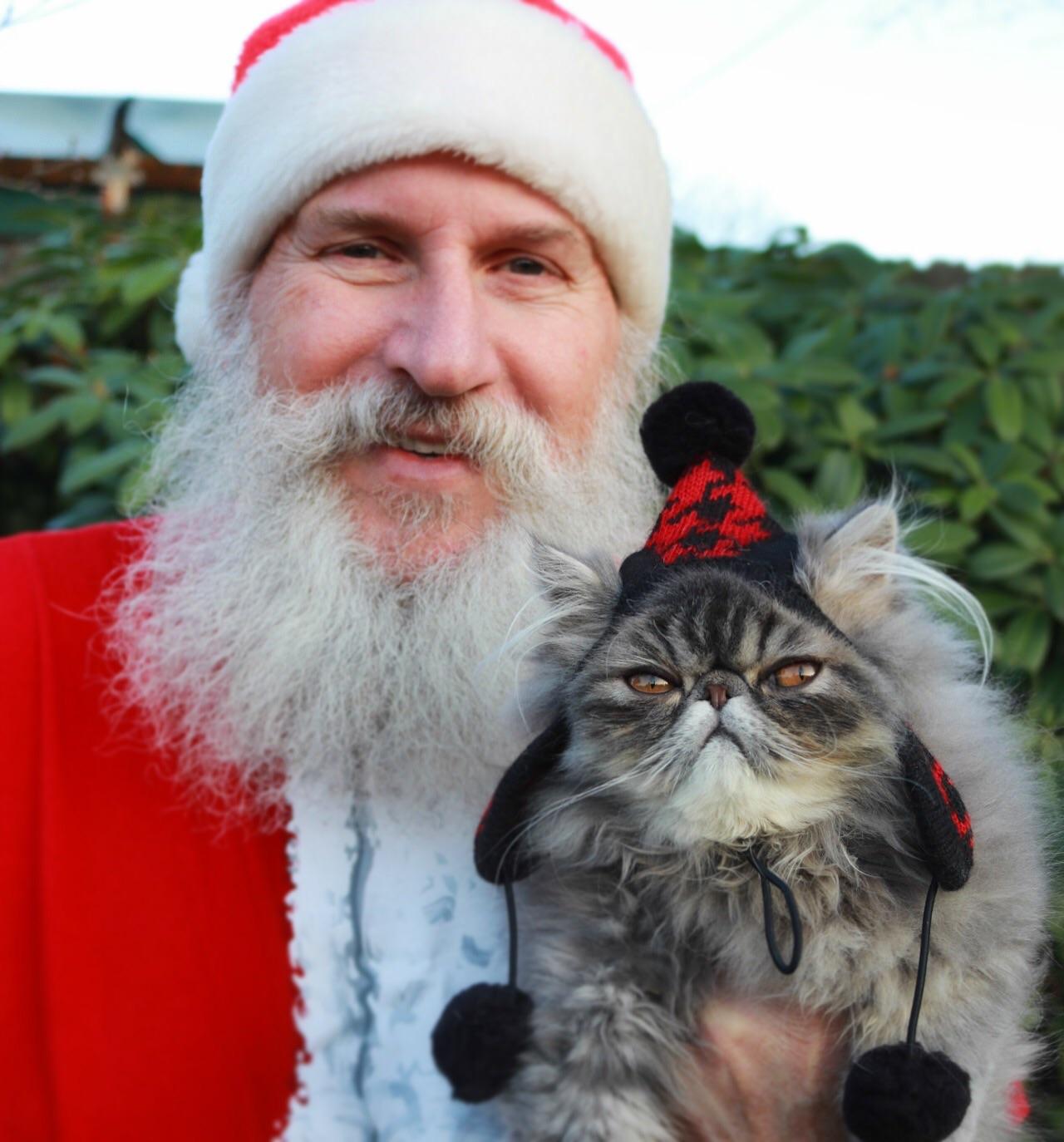 Hangin’ with Santa. Scrolller